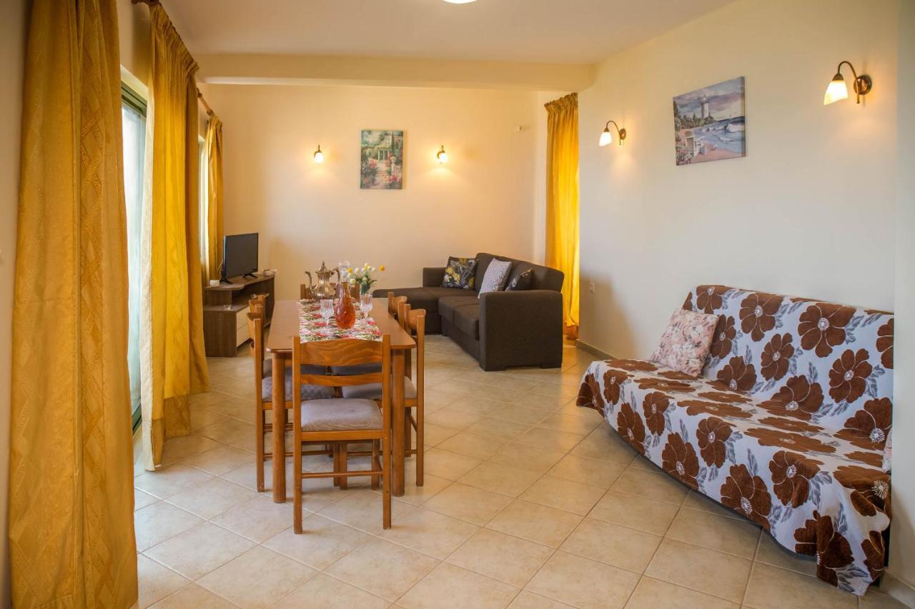Betsis Apartments Kypseli エクステリア 写真